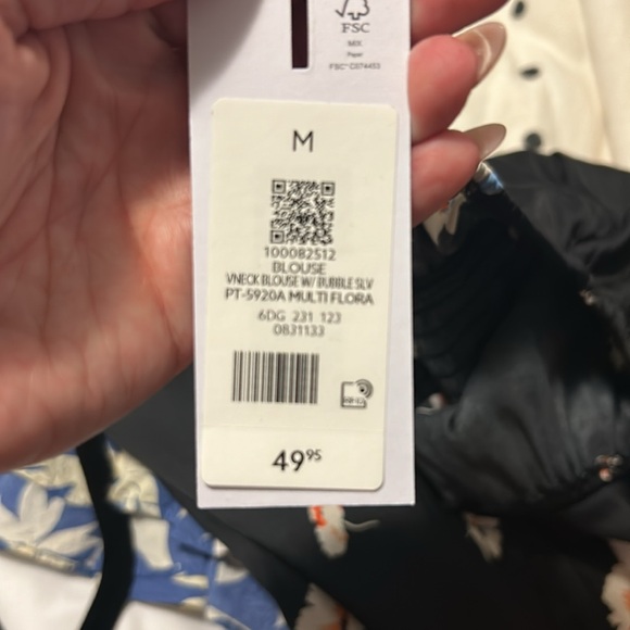 Dynamite, new with tags, long sleeve crop top sz M - Picture 2 of 2